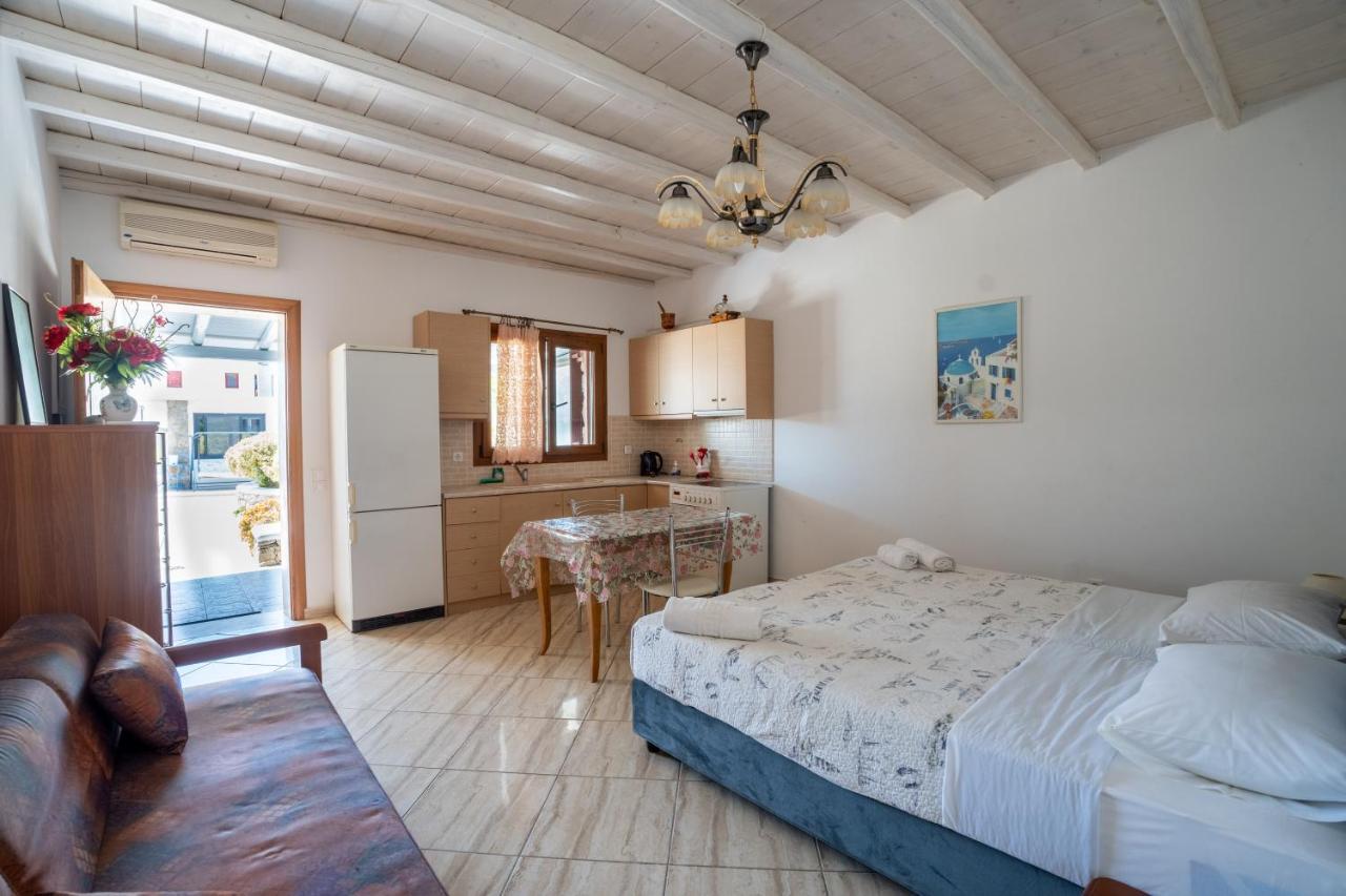 Liana Studios Apartment